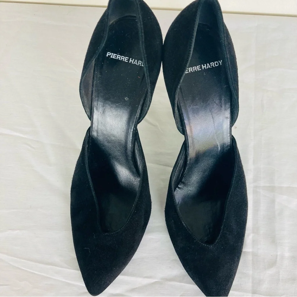 Pierre Hardy classic D’Orsay pointed toe pump in black suede. Made in Italy. 40